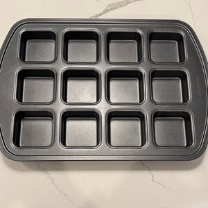 The Pampered Chef Black Non-Stick Brownie Pan